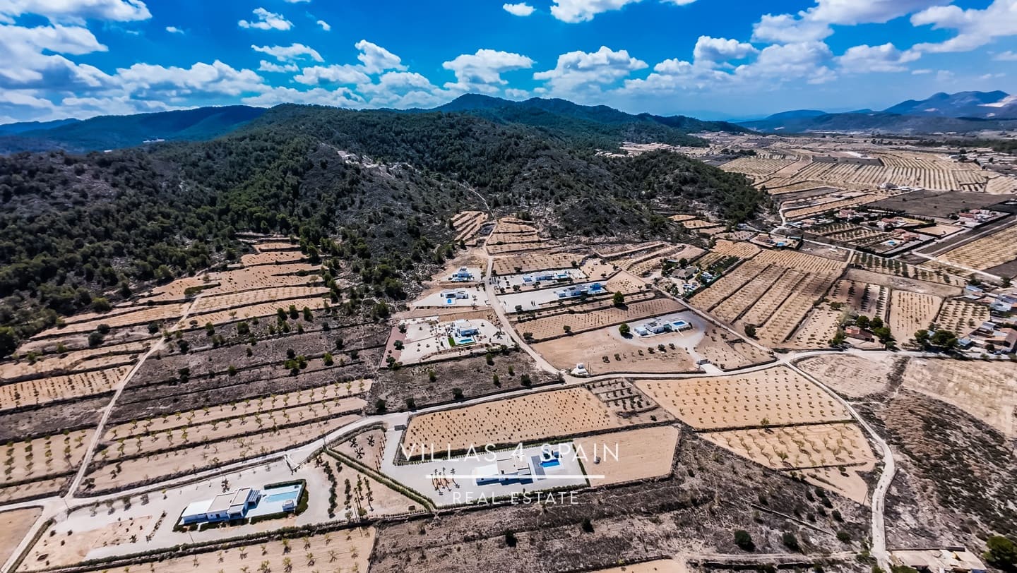 3 bedroom Villa for sale in Pinoso with pool - € 339,995 (Ref: 9132184)