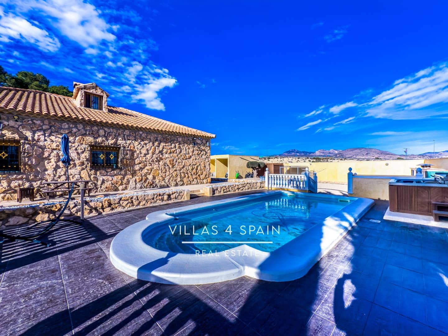 4 bedroom Villa for sale in Fortuna with pool - € 399,000 (Ref: 9132185)