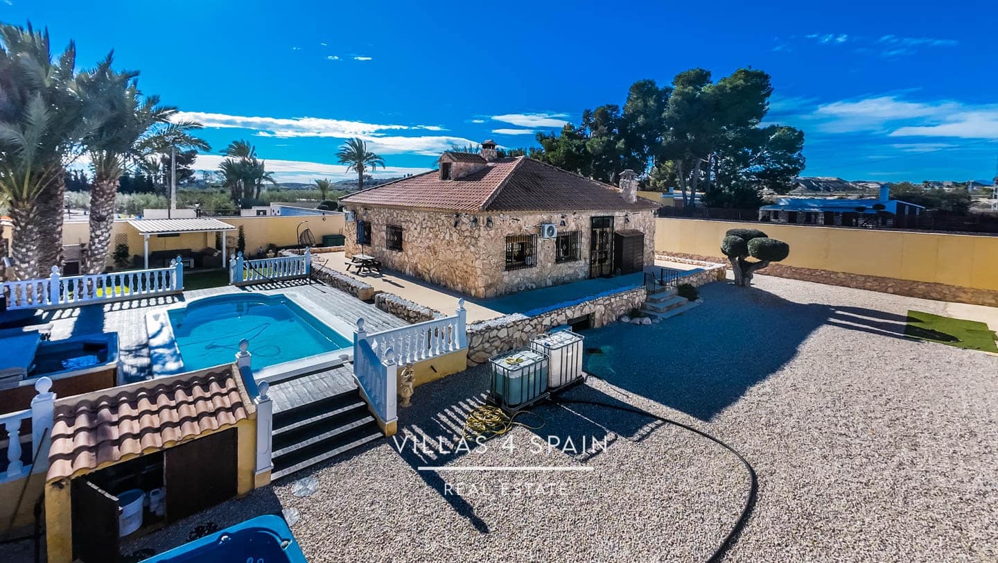 4 bedroom Villa for sale in Fortuna with pool - € 399,000 (Ref: 9132185)