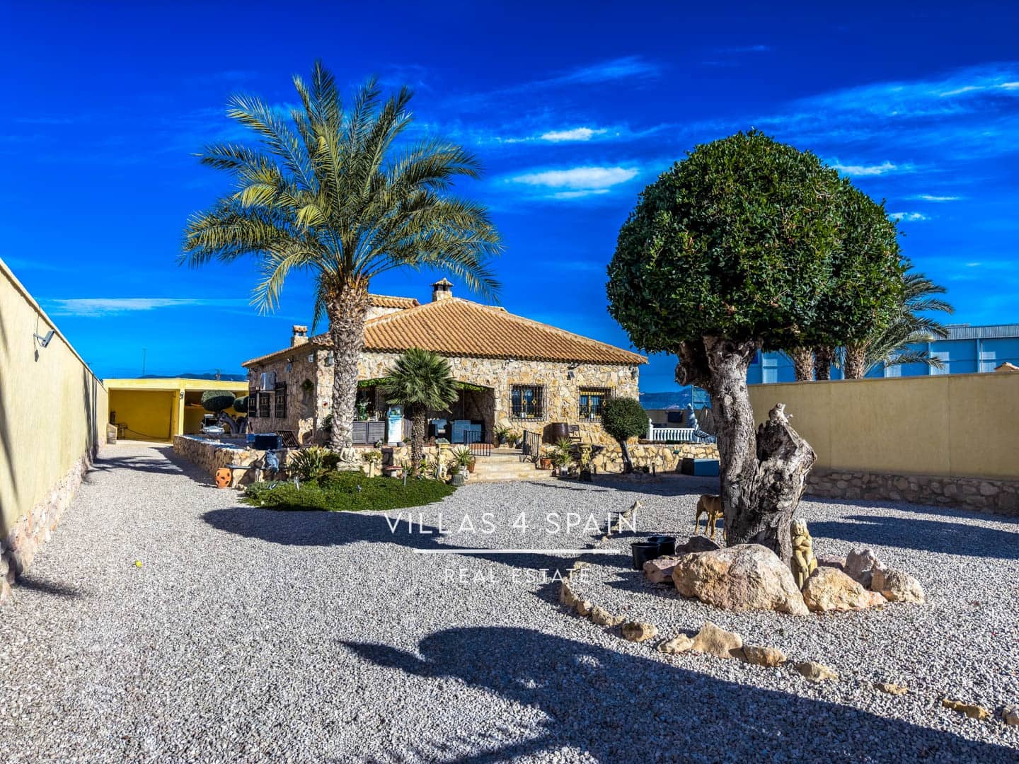 4 bedroom Villa for sale in Fortuna with pool - € 399,000 (Ref: 9132185)