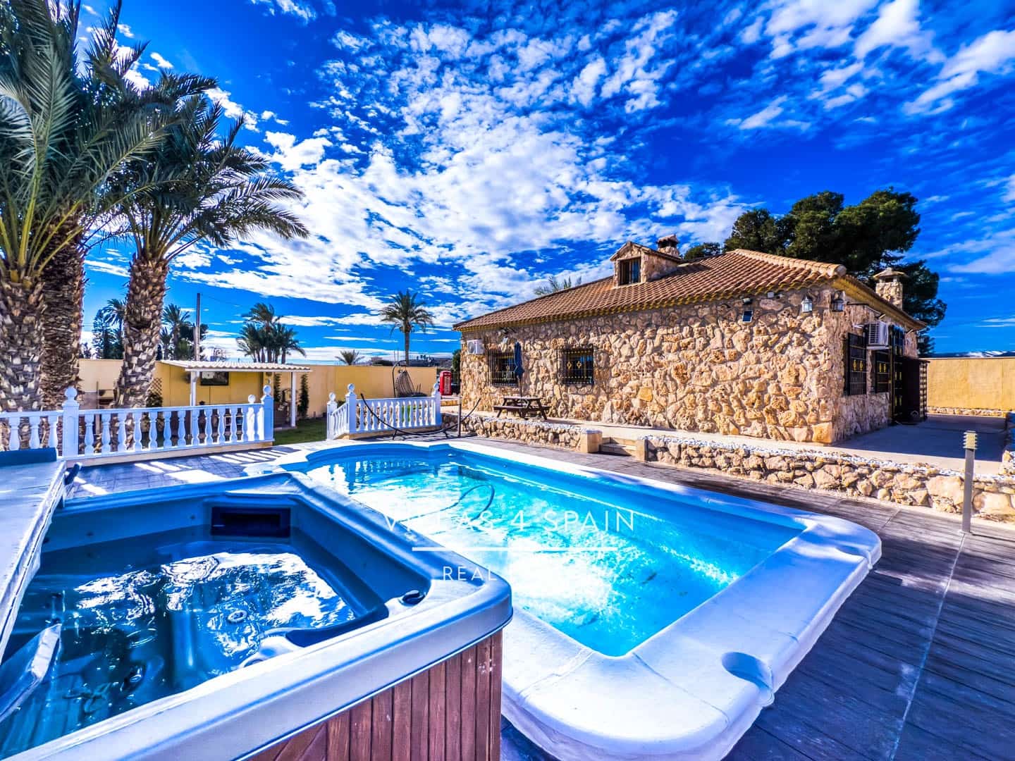 4 bedroom Villa for sale in Fortuna with pool - € 399,000 (Ref: 9132185)