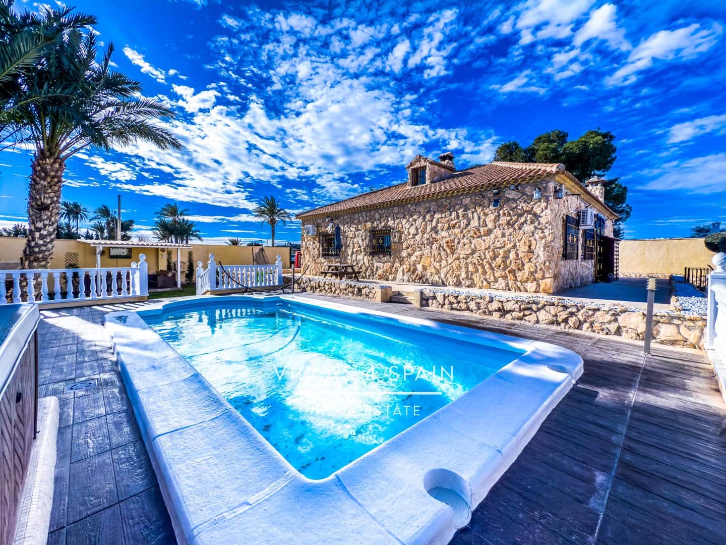 4 bedroom Villa for sale in Fortuna with pool - € 399,000 (Ref: 9132185)