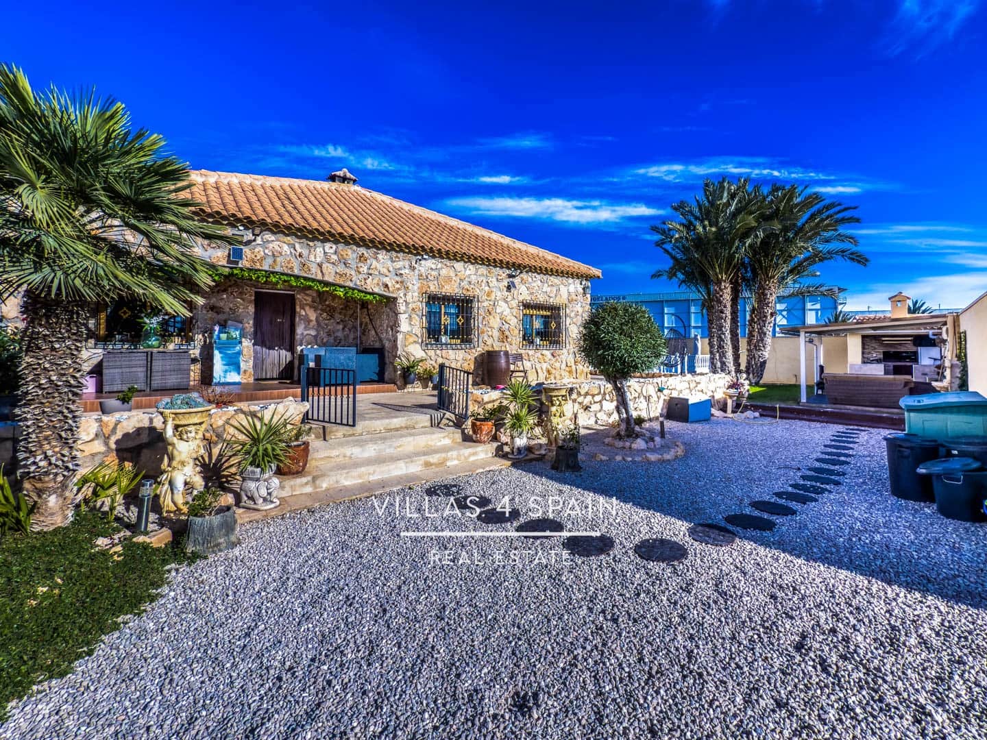 4 bedroom Villa for sale in Fortuna with pool - € 399,000 (Ref: 9132185)