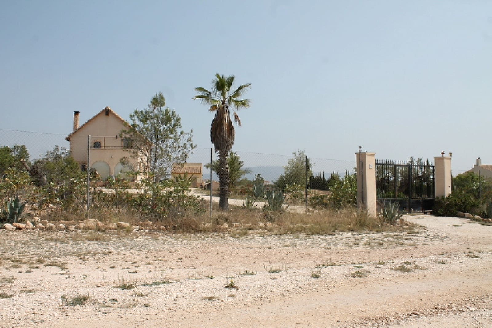 4 soveværelse Finca/Landehus til salg i Pinoso med garage - € 324.000 (Ref: 9141893)