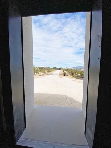 Chalet de 3 habitaciones en Pinoso en venta con piscina - 325.000 € (Ref: 9143373)