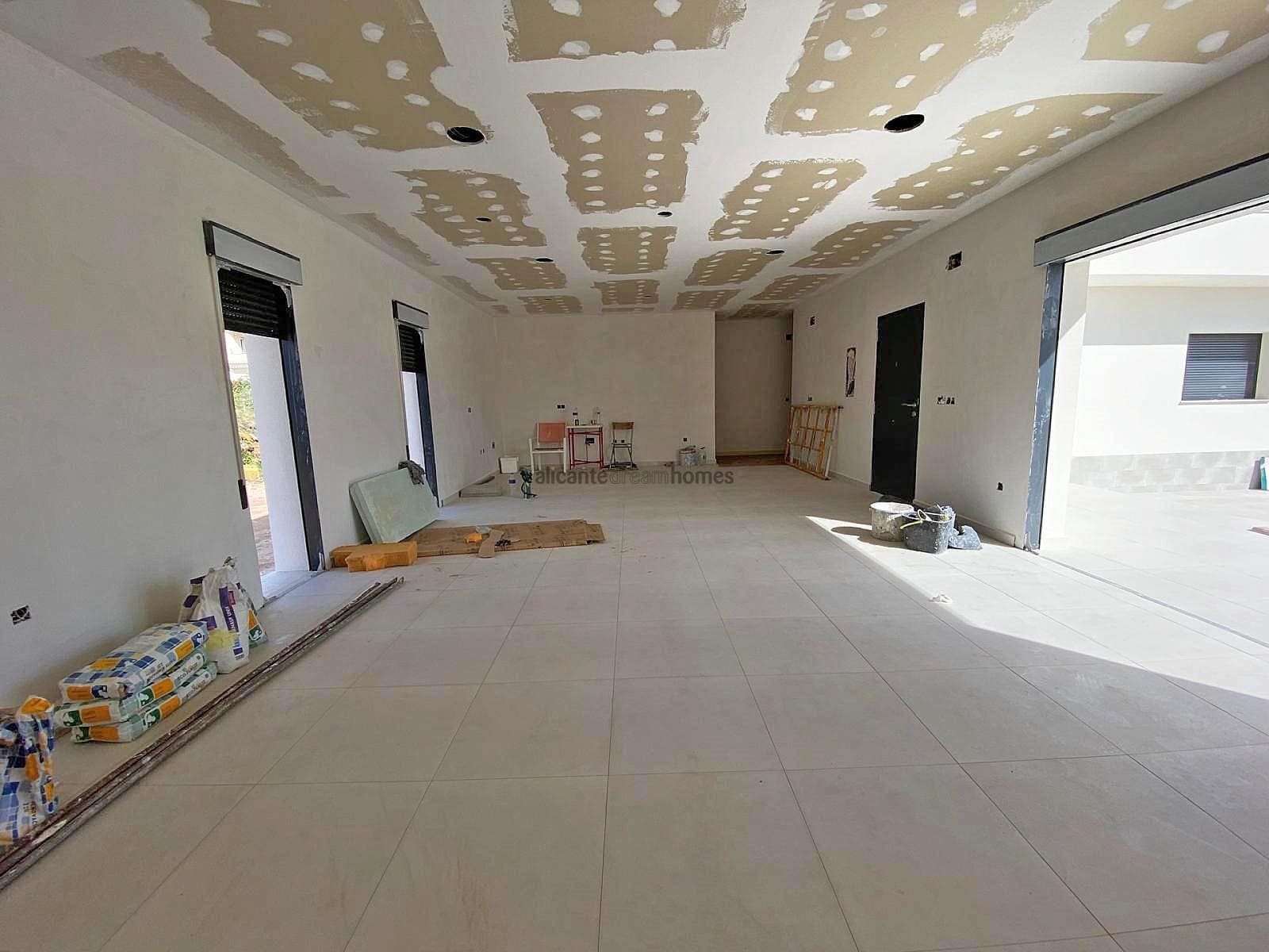 Chalet de 3 habitaciones en Pinoso en venta con piscina - 325.000 € (Ref: 9143373)