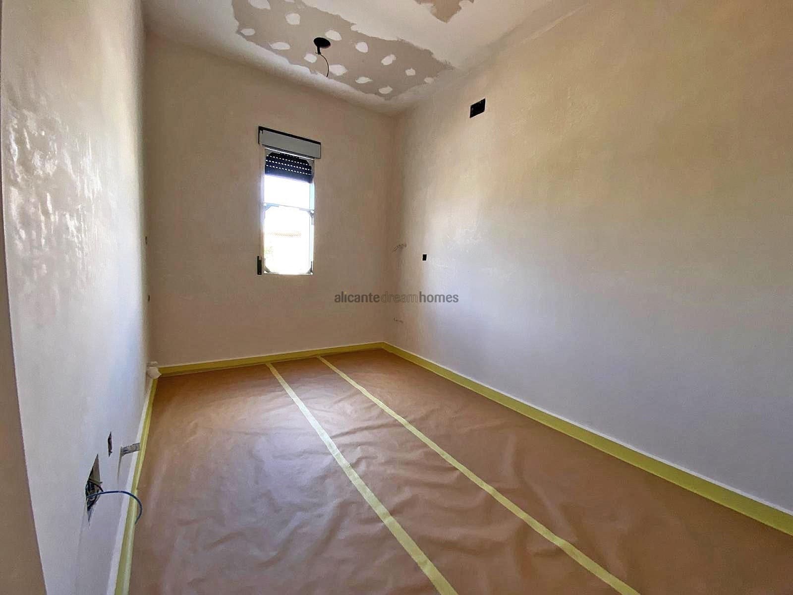 Chalet de 3 habitaciones en Pinoso en venta con piscina - 325.000 € (Ref: 9143373)