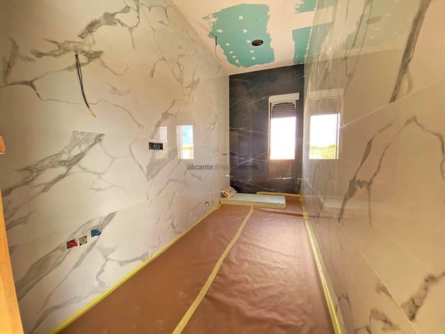 Chalet de 3 habitaciones en Pinoso en venta con piscina - 325.000 € (Ref: 9143373)