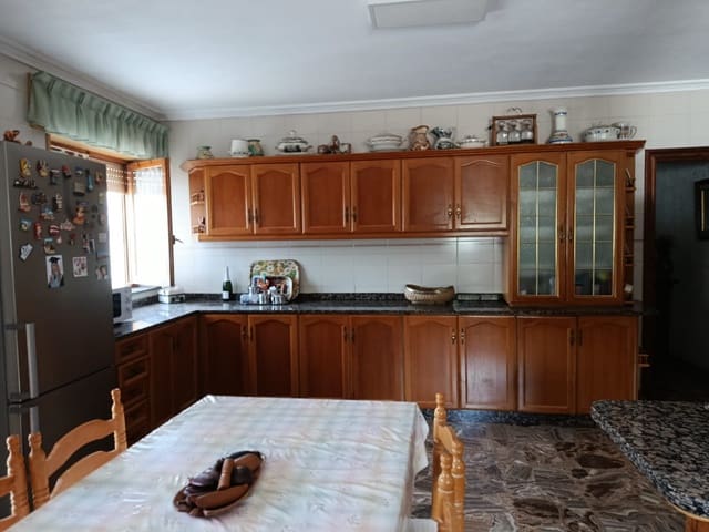 8 bedroom Finca/Country House for sale in Monóvar / Monóver - € 220,000 (Ref: 9169396)