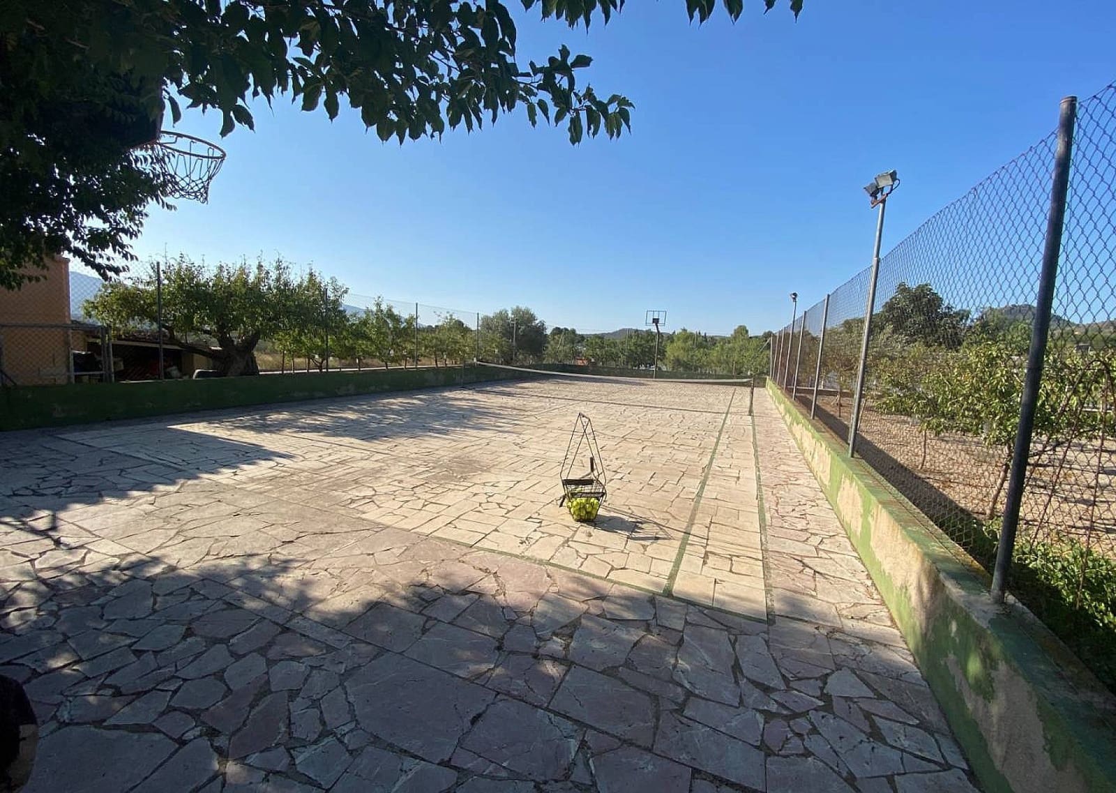 5 soveværelse Villa til salg i Sax med swimmingpool garage - € 299.995 (Ref: 9191383)