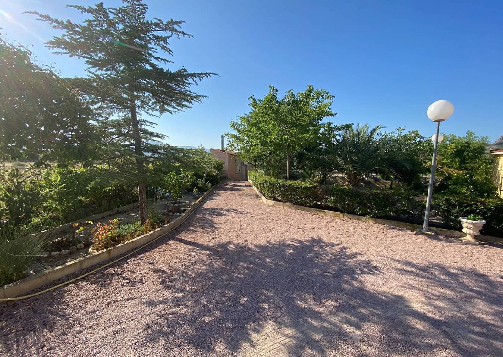 5 soveværelse Villa til salg i Sax med swimmingpool garage - € 299.995 (Ref: 9191383)