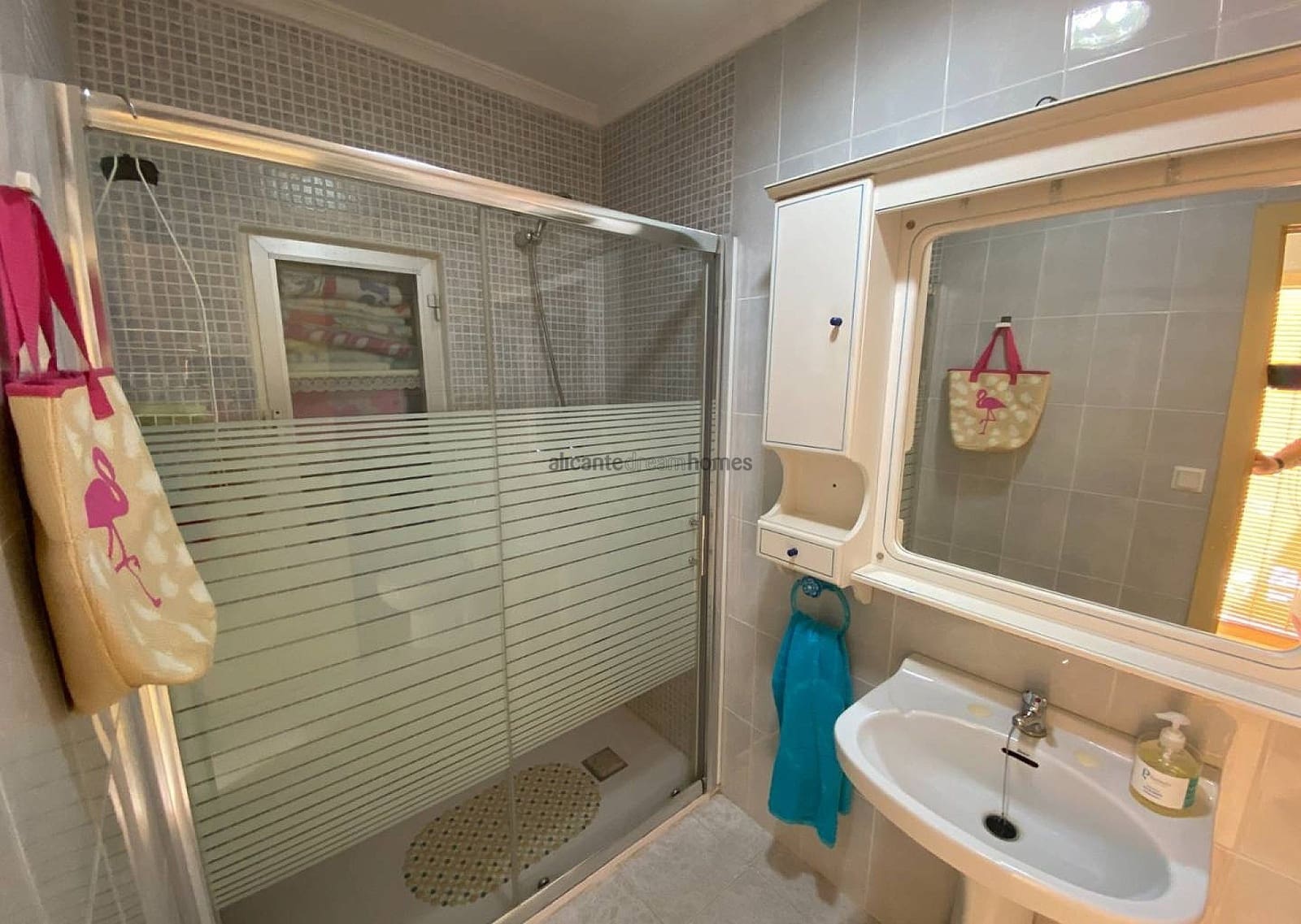 5 bedroom Villa for sale in Sax with pool garage - € 299,995 (Ref: 9191383)