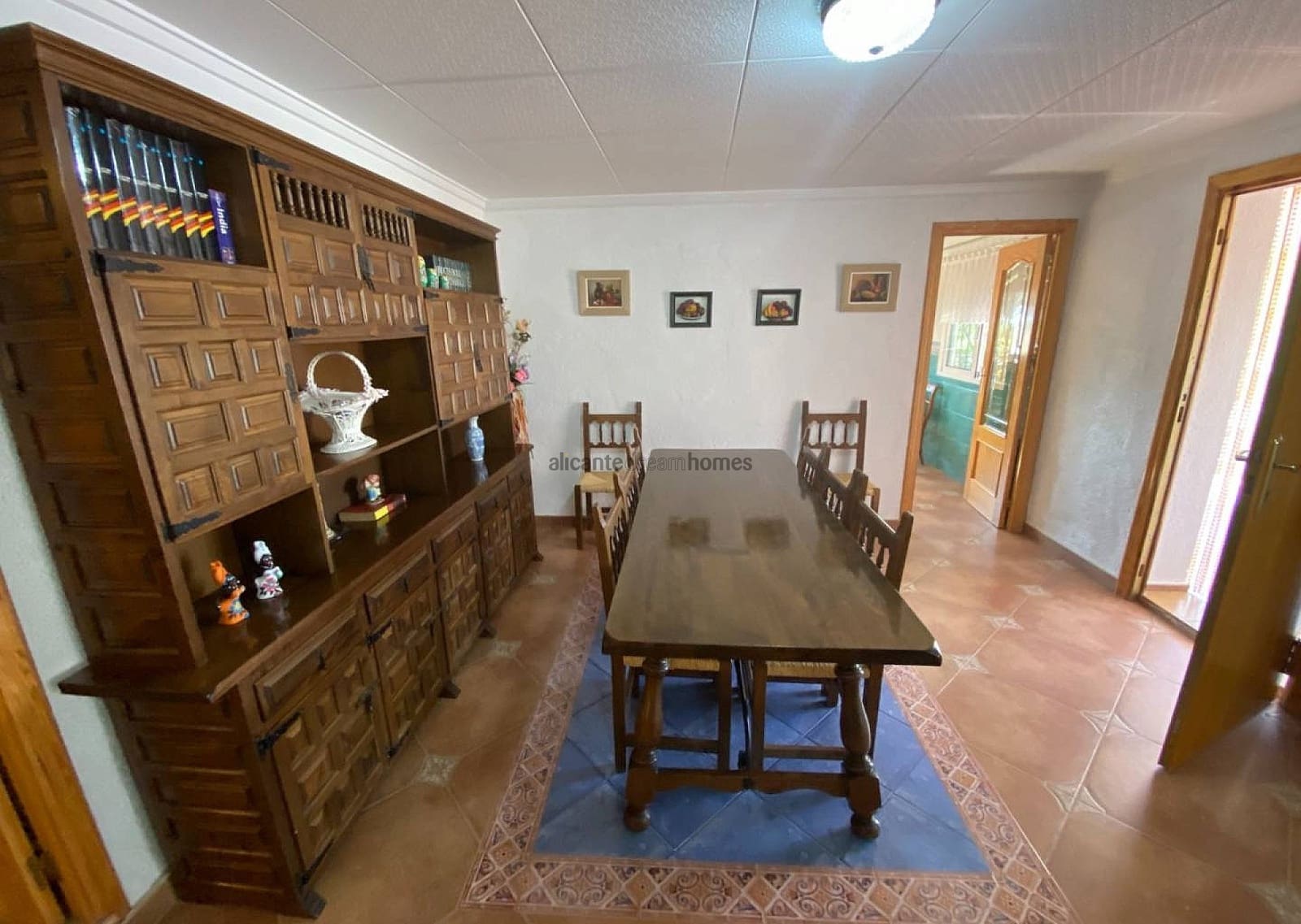 5 bedroom Villa for sale in Sax with pool garage - € 299,995 (Ref: 9191383)