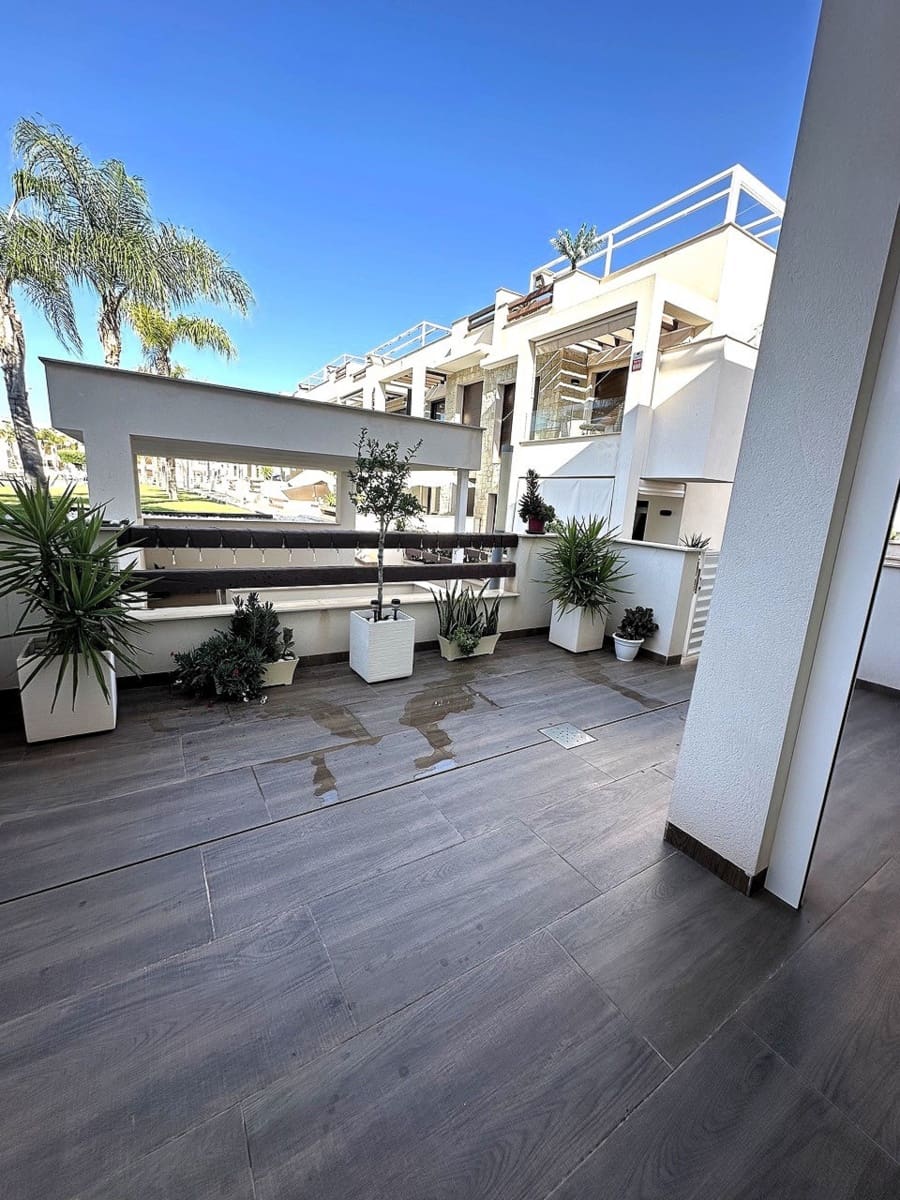 2 soveværelse Bungalow til salg i Torrevieja med swimmingpool garage - € 299.000 (Ref: 9191595)