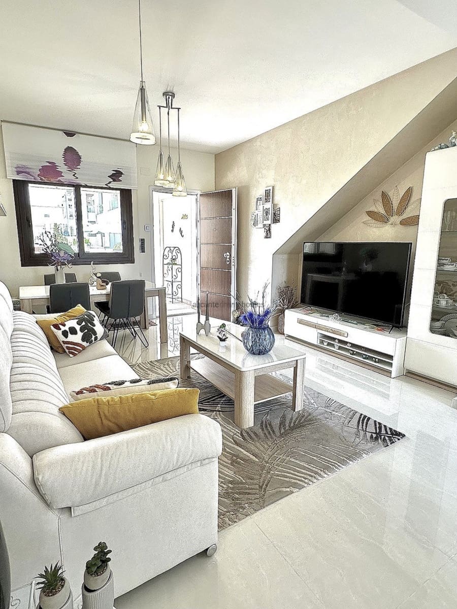 2 soverom Bungalow til salgs i Torrevieja med svømmebasseng garasje - € 299 000 (Ref: 9191595)