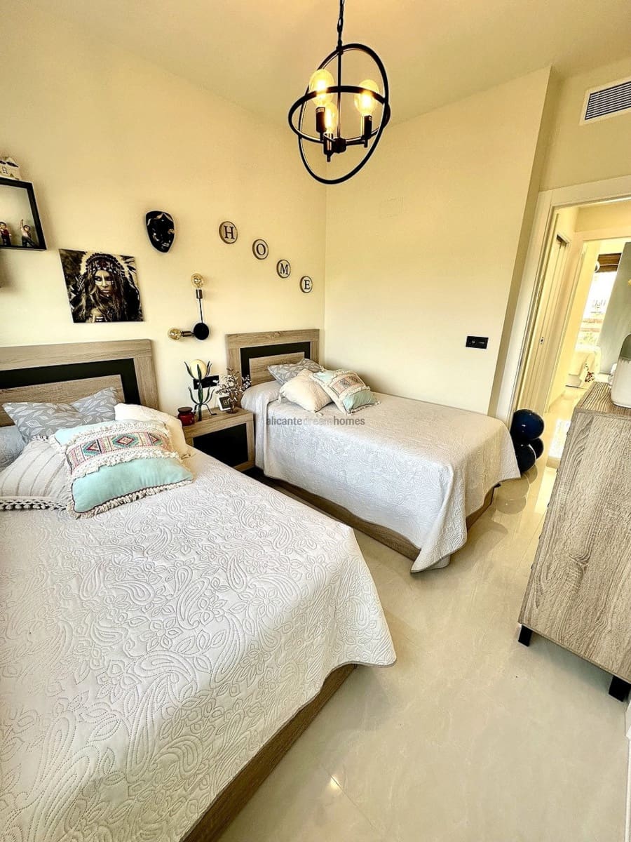 2 soverom Bungalow til salgs i Torrevieja med svømmebasseng garasje - € 299 000 (Ref: 9191595)