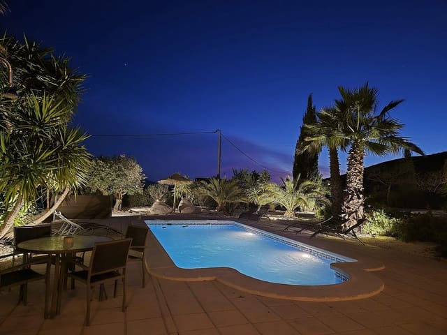 5 bedroom Villa for sale in Pinoso with pool - € 425,000 (Ref: 9191742)