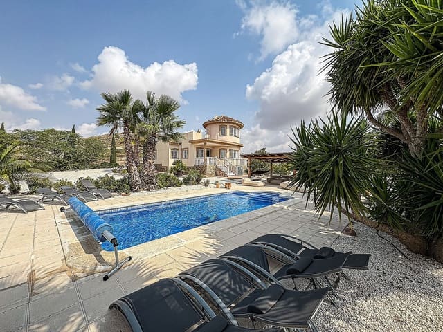 5 bedroom Villa for sale in Pinoso with pool - € 425,000 (Ref: 9191742)