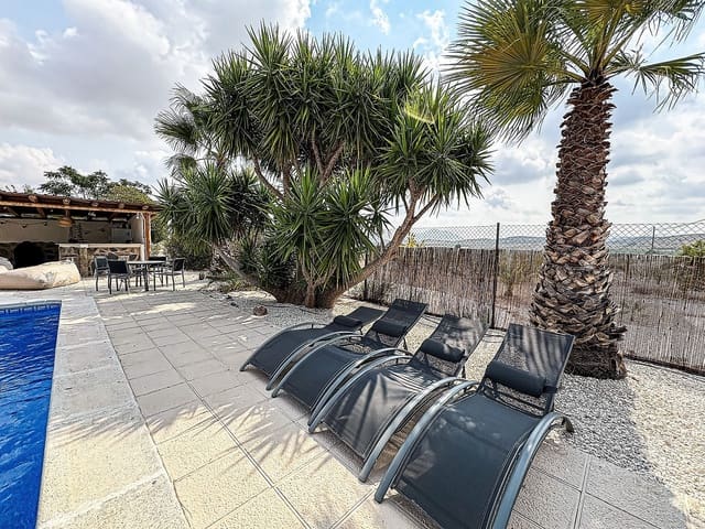 5 bedroom Villa for sale in Pinoso with pool - € 425,000 (Ref: 9191742)