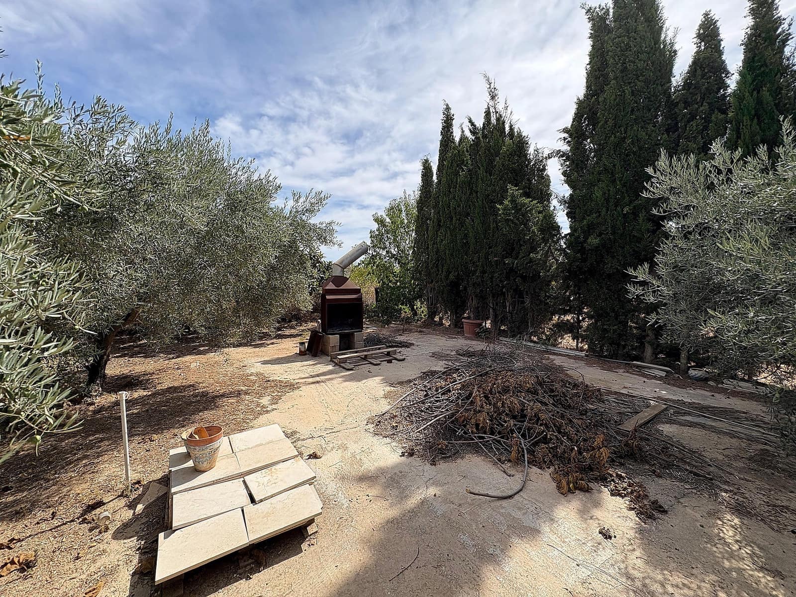 6 bedroom Semi-detached Villa for sale in Pinoso with garage - € 85,000 (Ref: 9196943)