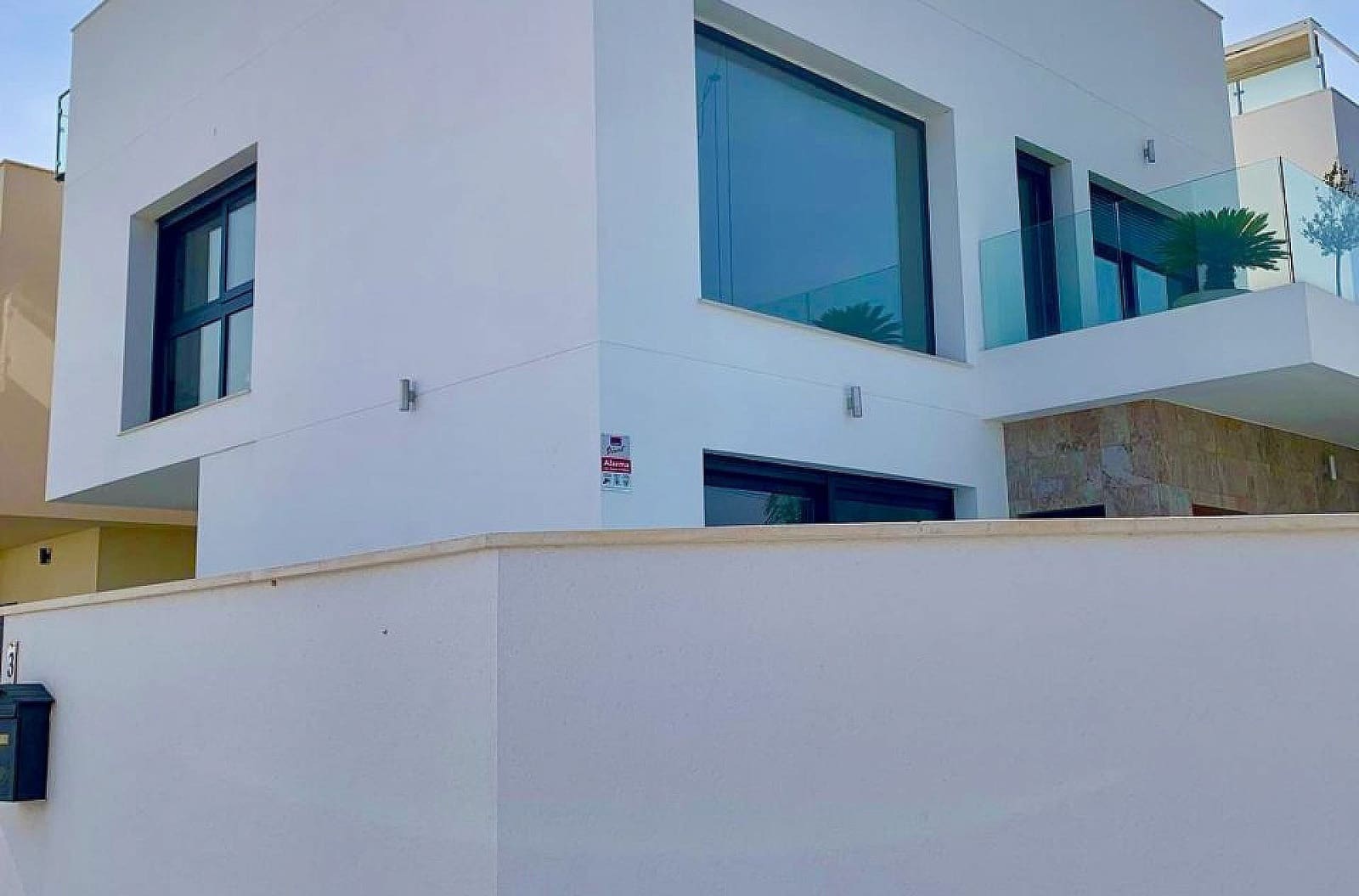 3 bedroom Villa for sale in Daya Vieja with pool - € 399,000 (Ref: 9196944)