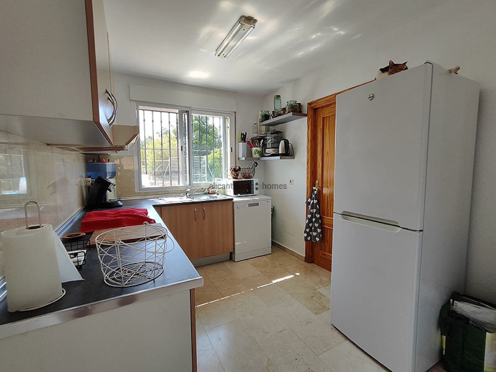 4 bedroom Villa for sale in Fortuna with pool garage - € 309,000 (Ref: 9196947)