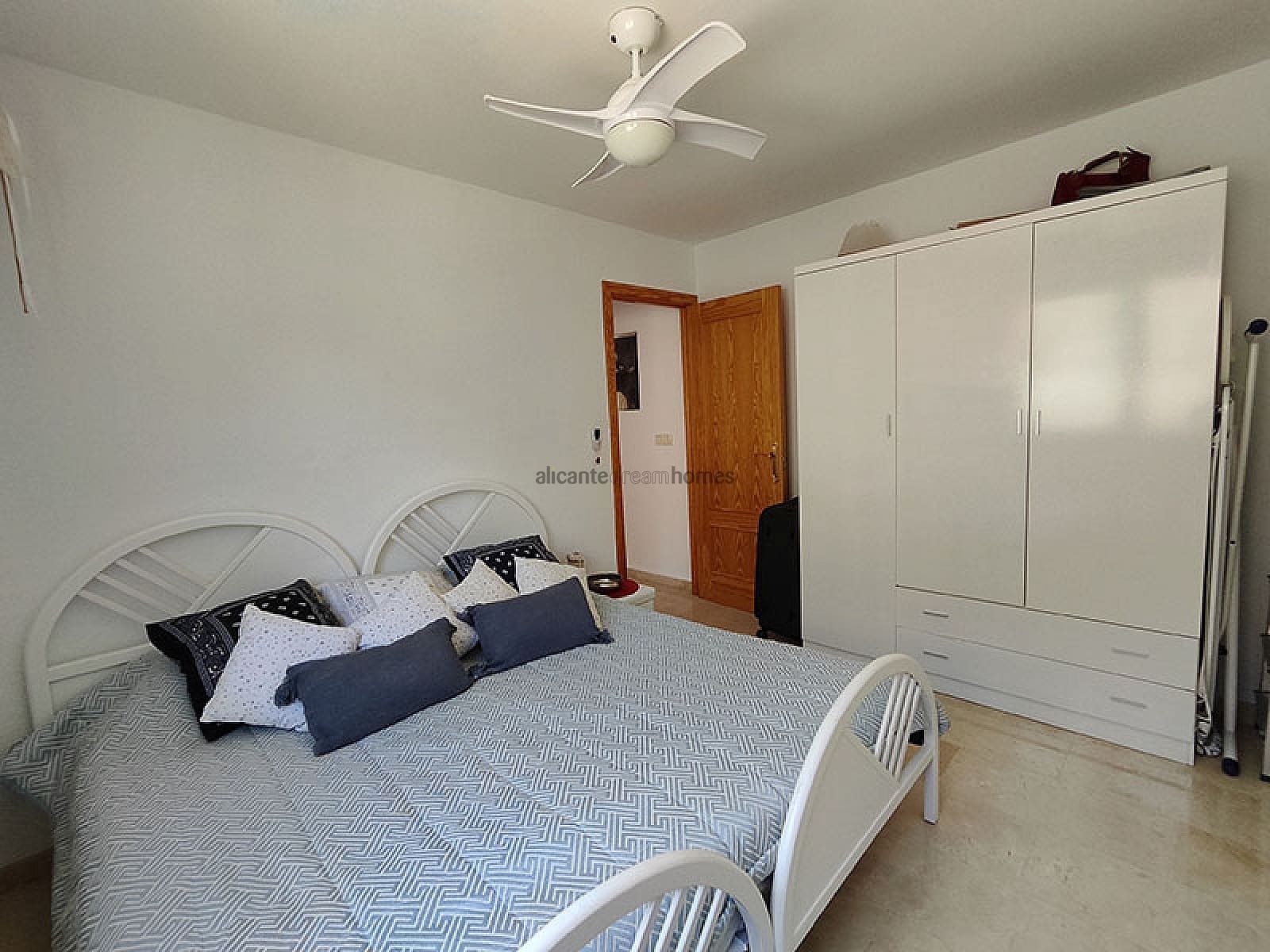 4 bedroom Villa for sale in Fortuna with pool garage - € 309,000 (Ref: 9196947)