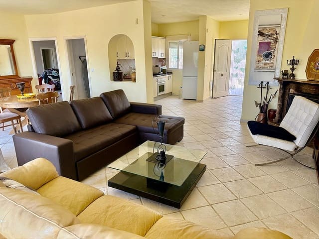 3 bedroom Villa for sale in Onil with garage - € 498,000 (Ref: 9203062)