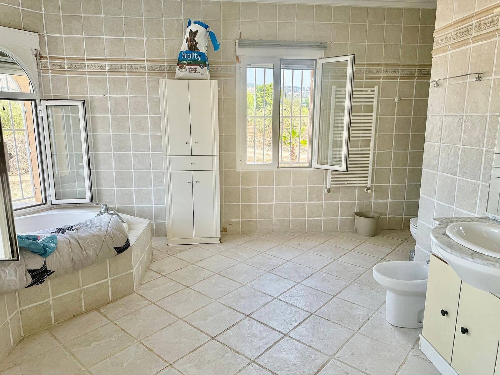 3 soveværelse Villa til salg i Onil med garage - € 498.000 (Ref: 9203062)