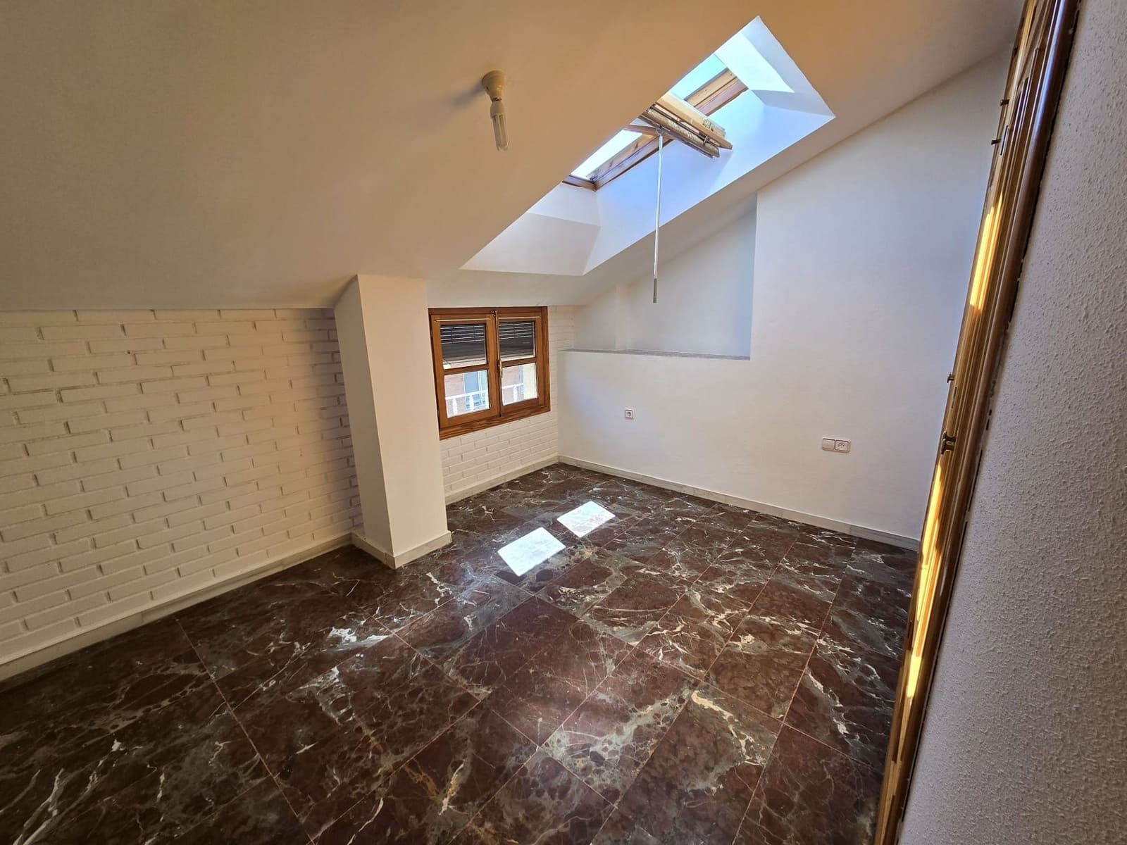 4 sovrum Hus till salu i Sax med garage - 249 000 € (Ref: 9208855)