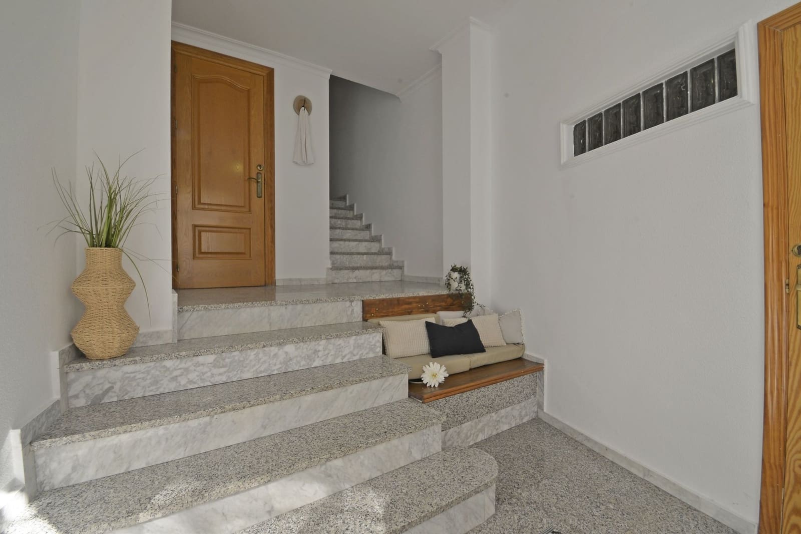 4 bedroom Townhouse for sale in Sax with garage - € 249,000 (Ref: 9208855)