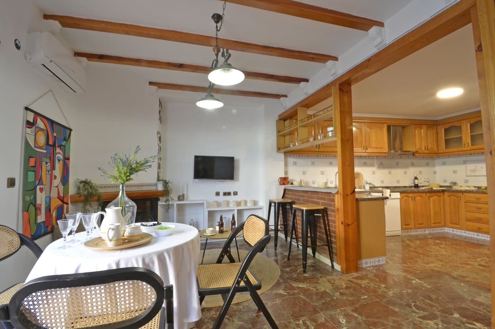 4 bedroom Townhouse for sale in Sax with garage - € 249,000 (Ref: 9208855)