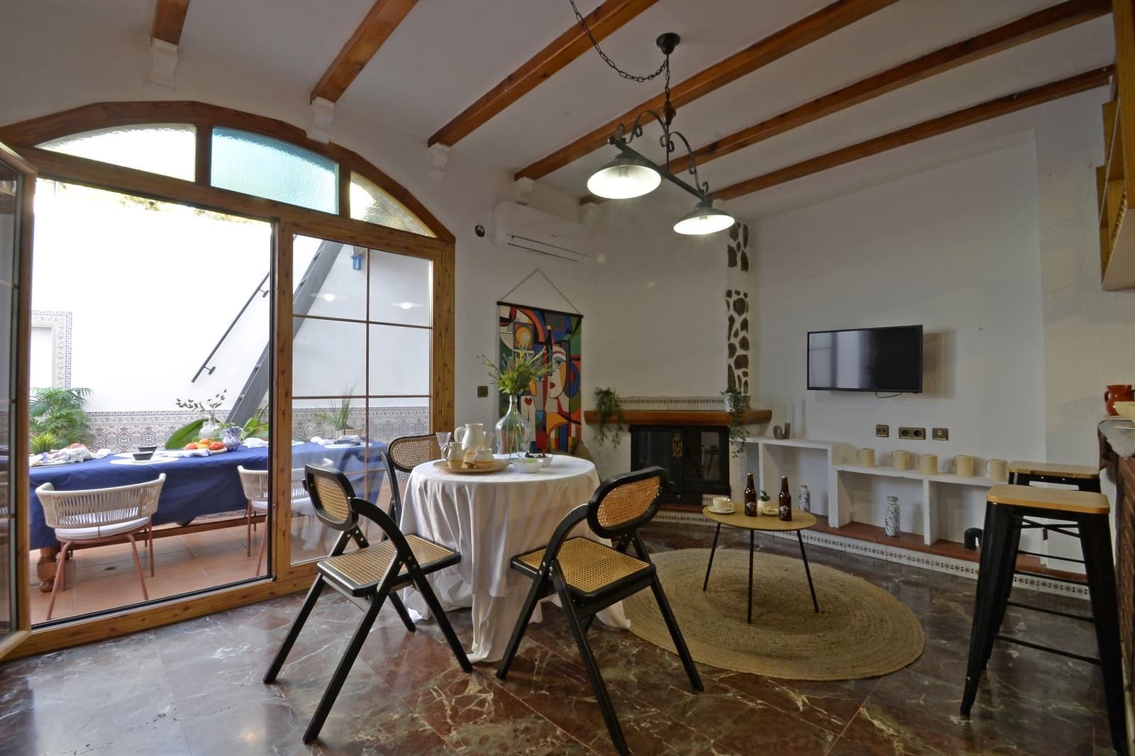 4 bedroom Townhouse for sale in Sax with garage - € 249,000 (Ref: 9208855)