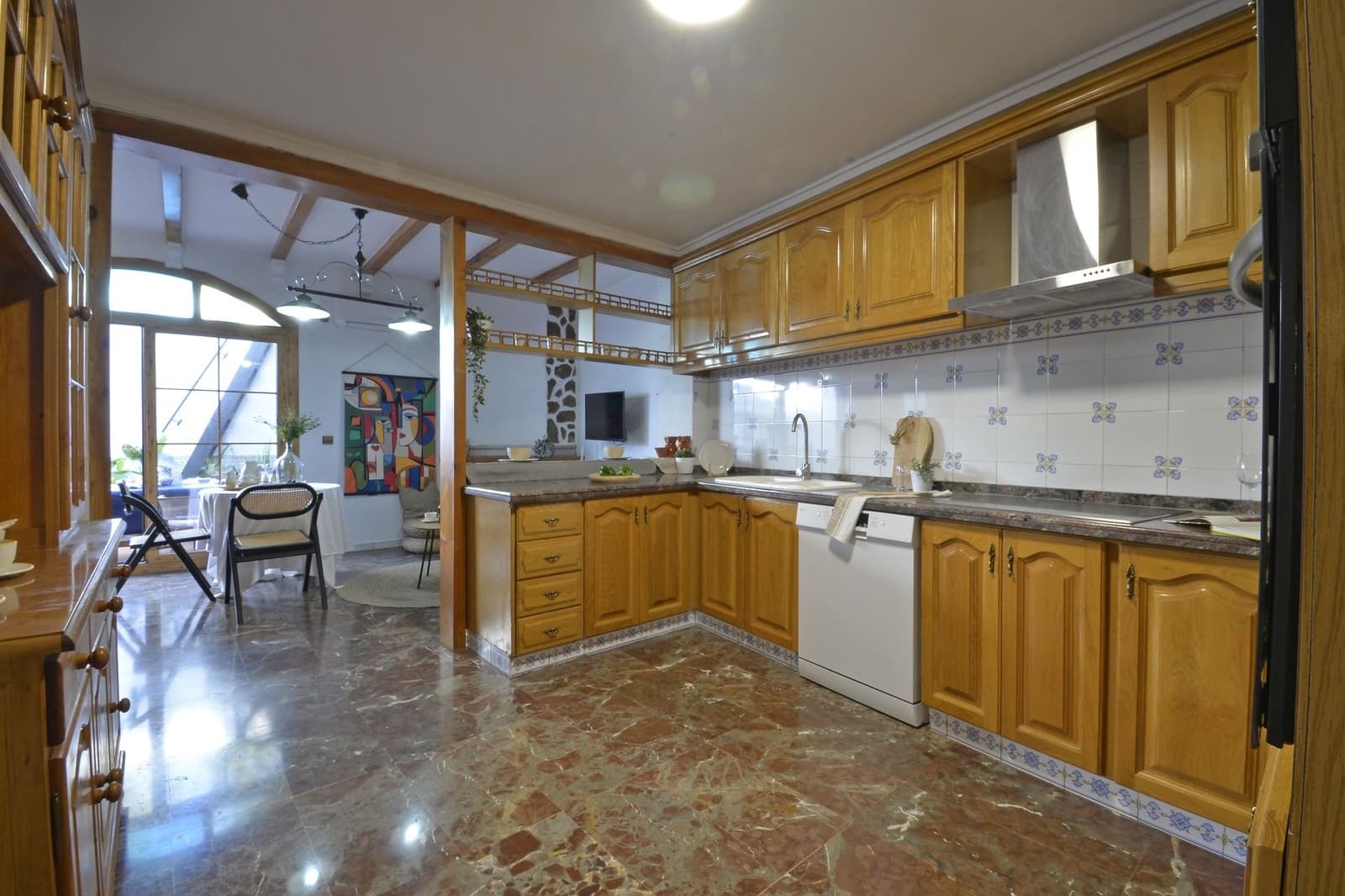 4 bedroom Townhouse for sale in Sax with garage - € 249,000 (Ref: 9208855)