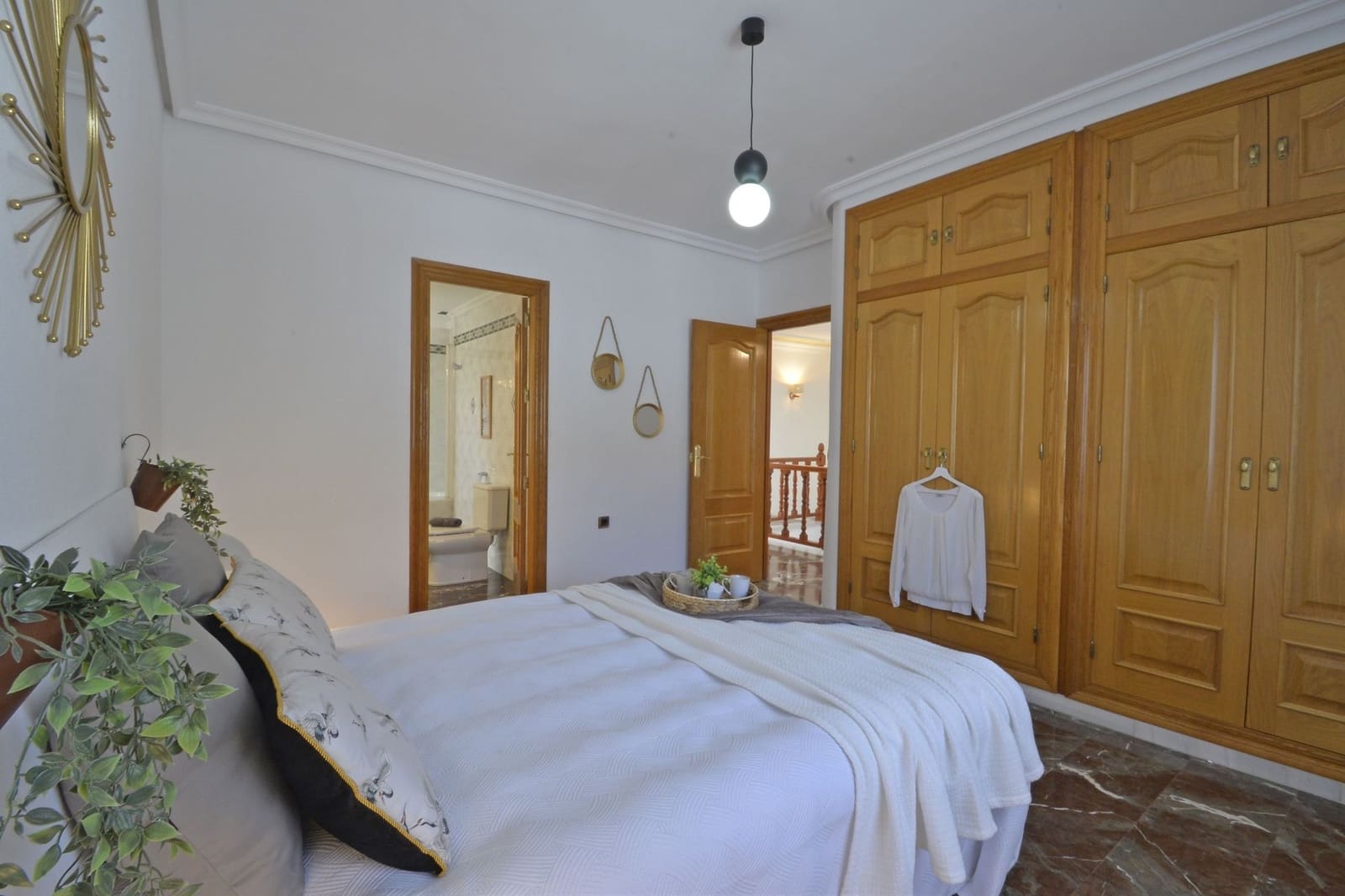 4 bedroom Townhouse for sale in Sax with garage - € 249,000 (Ref: 9208855)