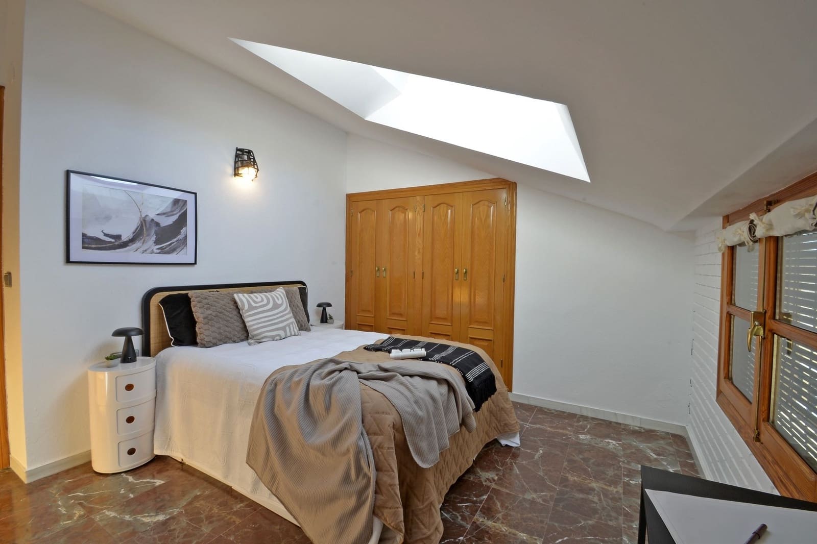 4 bedroom Townhouse for sale in Sax with garage - € 249,000 (Ref: 9208855)