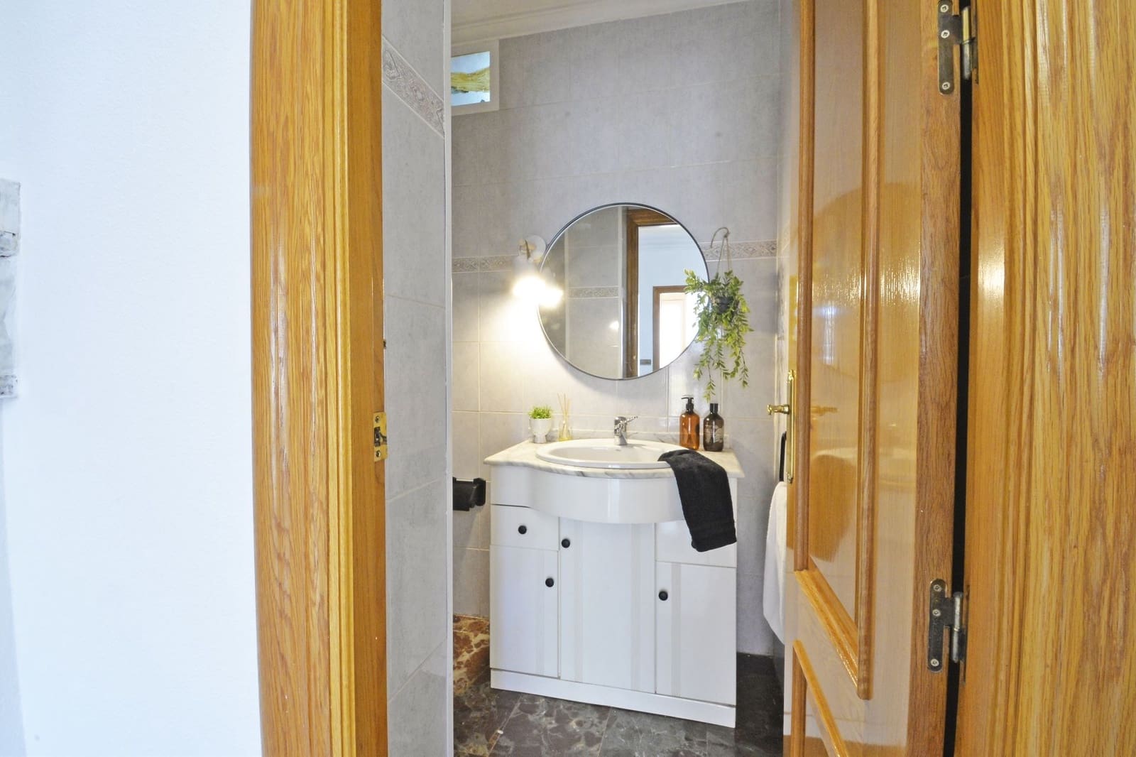 4 bedroom Townhouse for sale in Sax with garage - € 249,000 (Ref: 9208855)