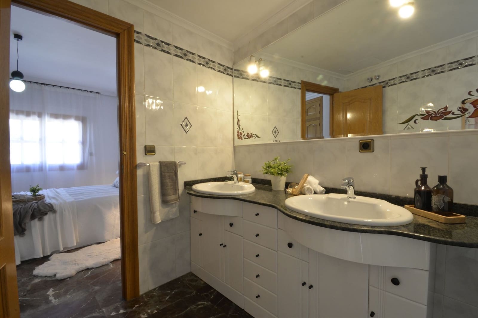 4 bedroom Townhouse for sale in Sax with garage - € 249,000 (Ref: 9208855)