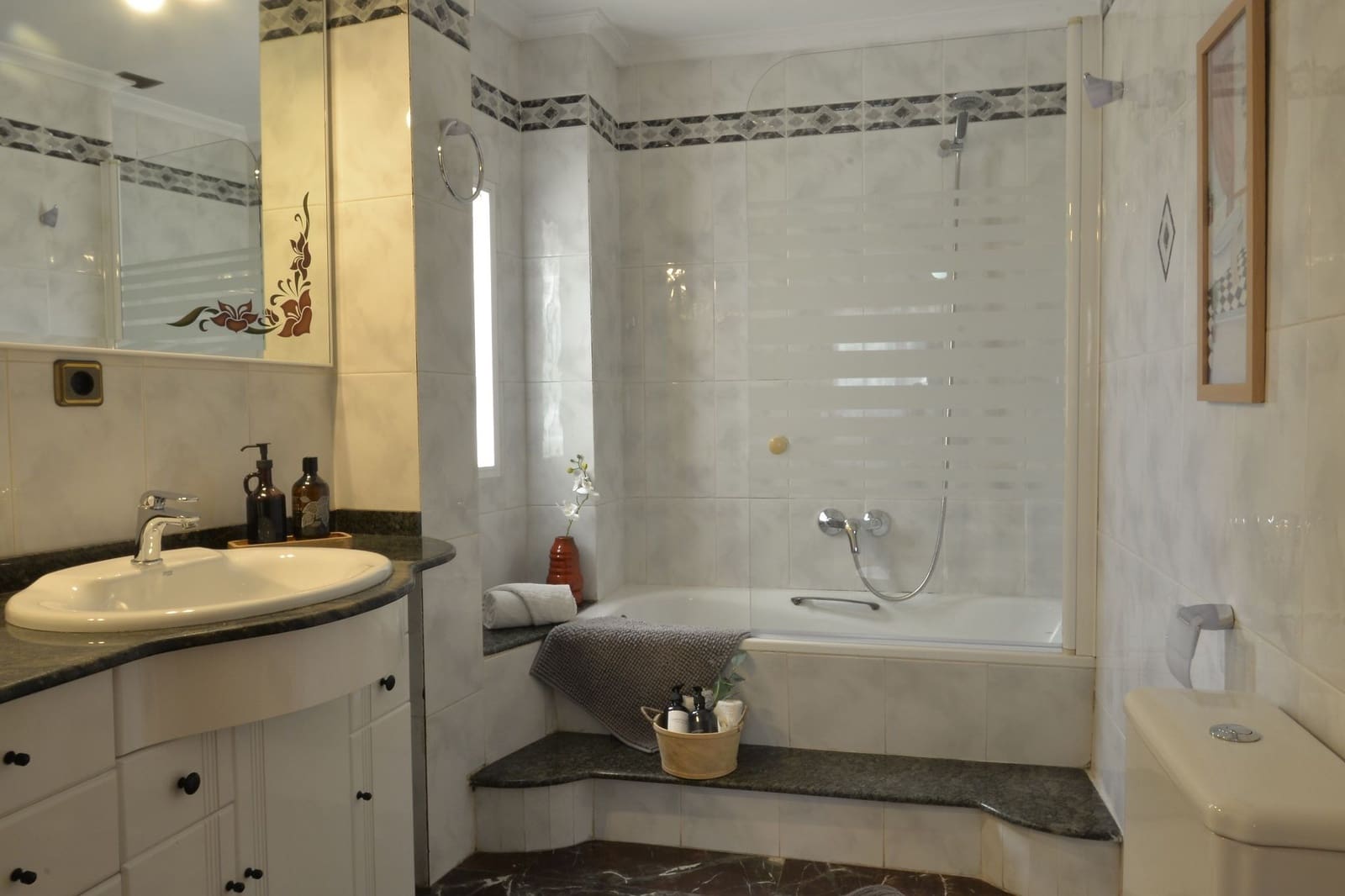 4 bedroom Townhouse for sale in Sax with garage - € 249,000 (Ref: 9208855)