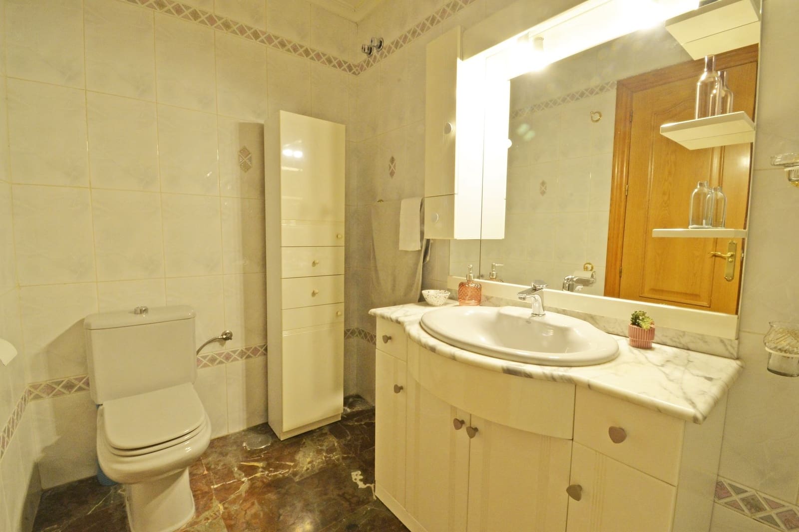 4 bedroom Townhouse for sale in Sax with garage - € 249,000 (Ref: 9208855)