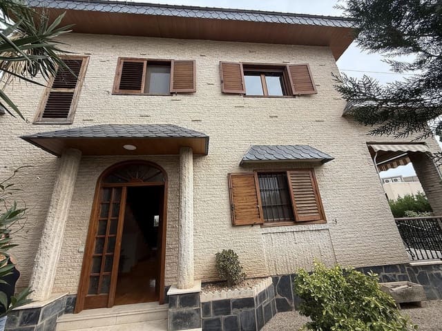 4 makuuhuone Huvila myytävänä paikassa Elda mukana 
autotalli - 385 000 € (Ref: 9231918)