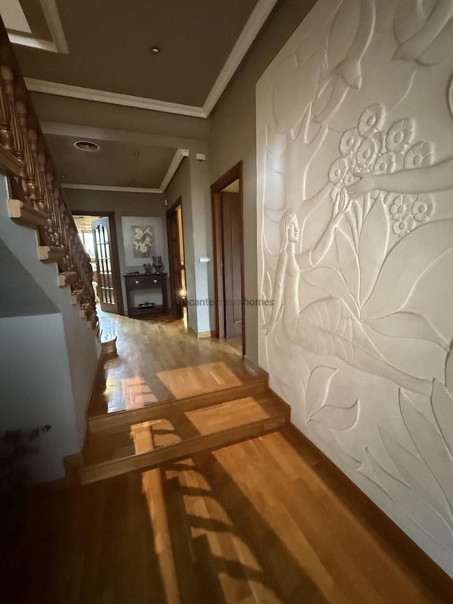 4 chambre Villa/Maison à vendre à Elda avec garage - 385 000 € (Ref: 9231918)