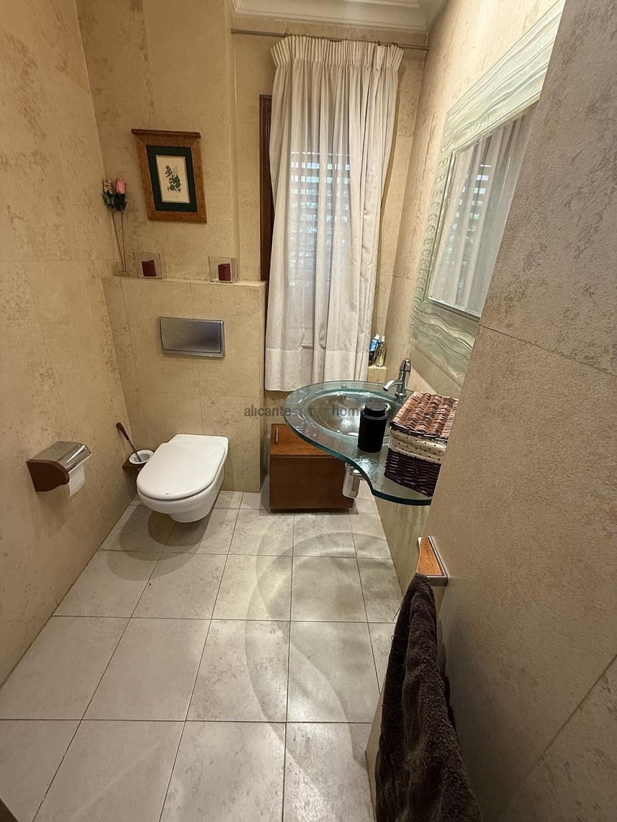 4 chambre Villa/Maison à vendre à Elda avec garage - 385 000 € (Ref: 9231918)