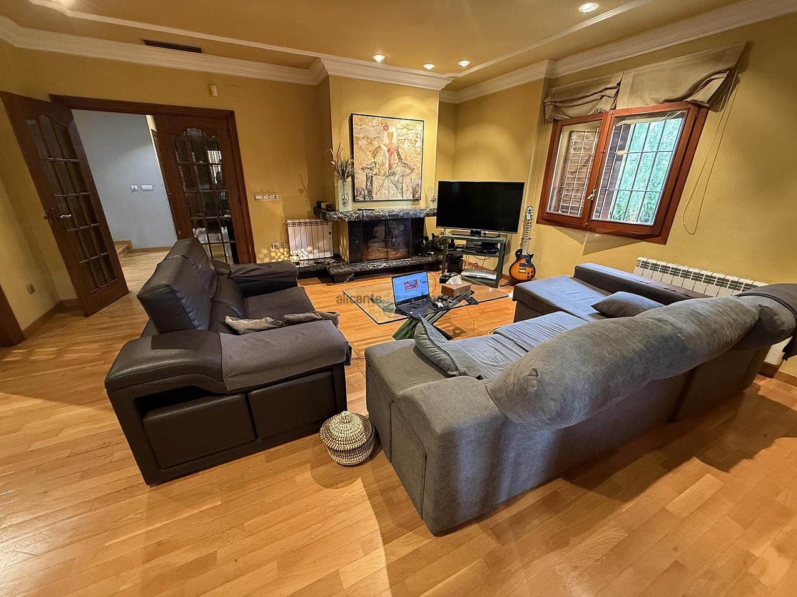 4 chambre Villa/Maison à vendre à Elda avec garage - 385 000 € (Ref: 9231918)