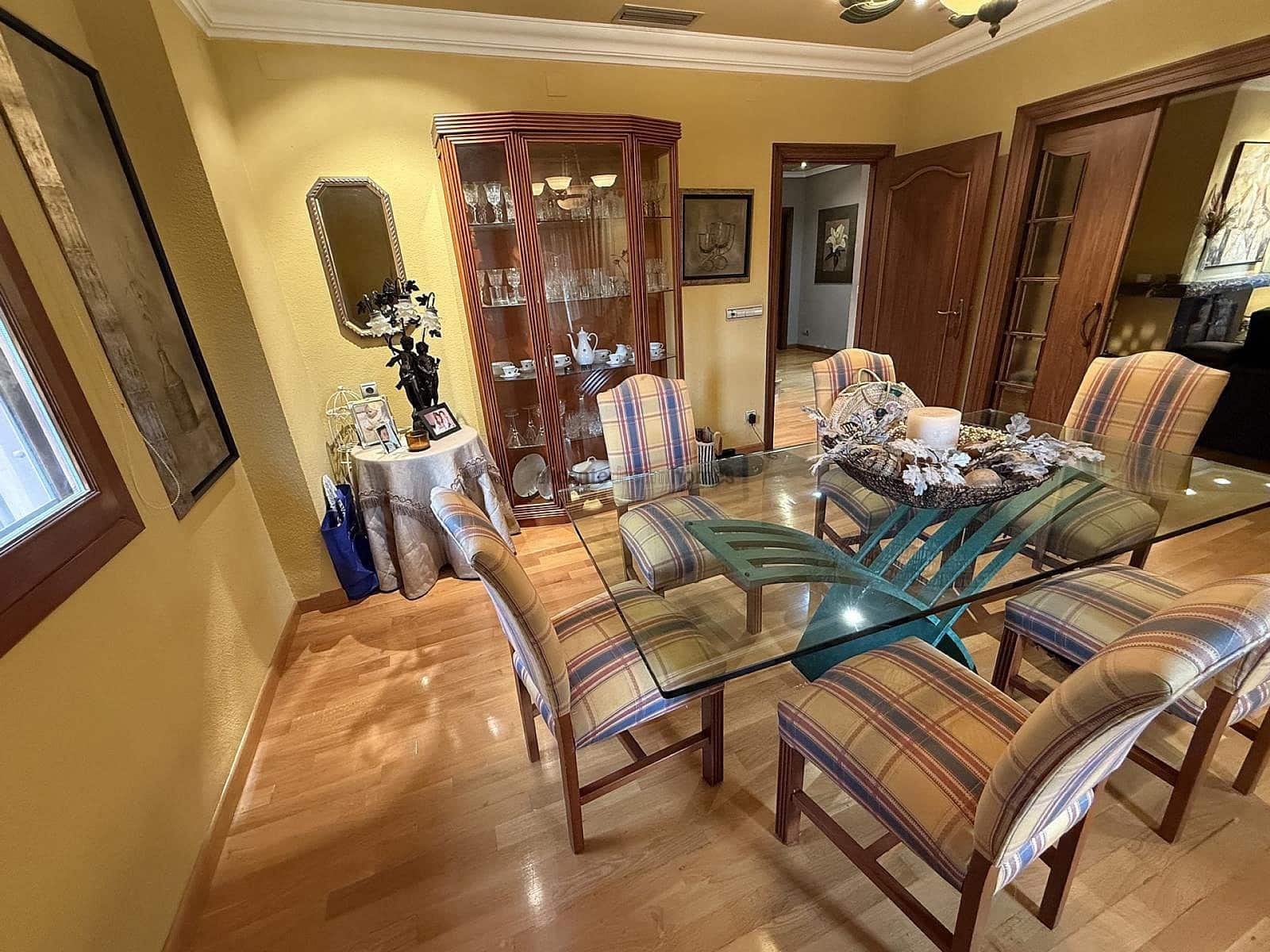 4 chambre Villa/Maison à vendre à Elda avec garage - 385 000 € (Ref: 9231918)