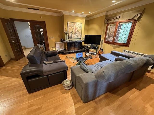 4 chambre Villa/Maison à vendre à Elda avec garage - 385 000 € (Ref: 9231918)