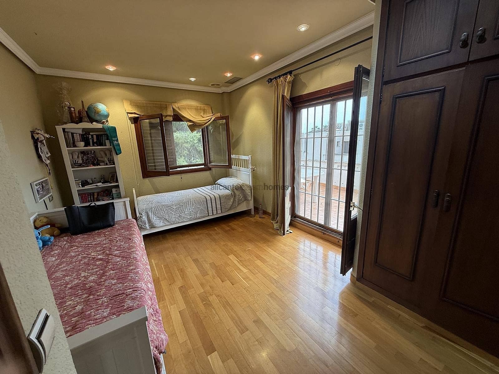 4 chambre Villa/Maison à vendre à Elda avec garage - 385 000 € (Ref: 9231918)