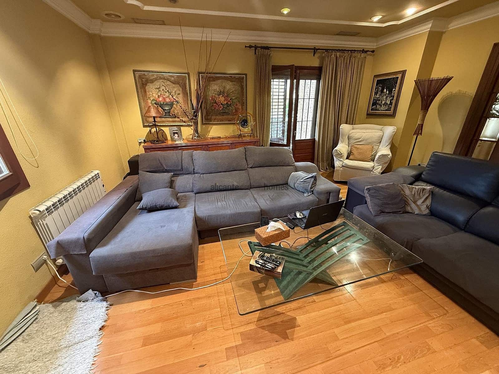 4 chambre Villa/Maison à vendre à Elda avec garage - 385 000 € (Ref: 9231918)