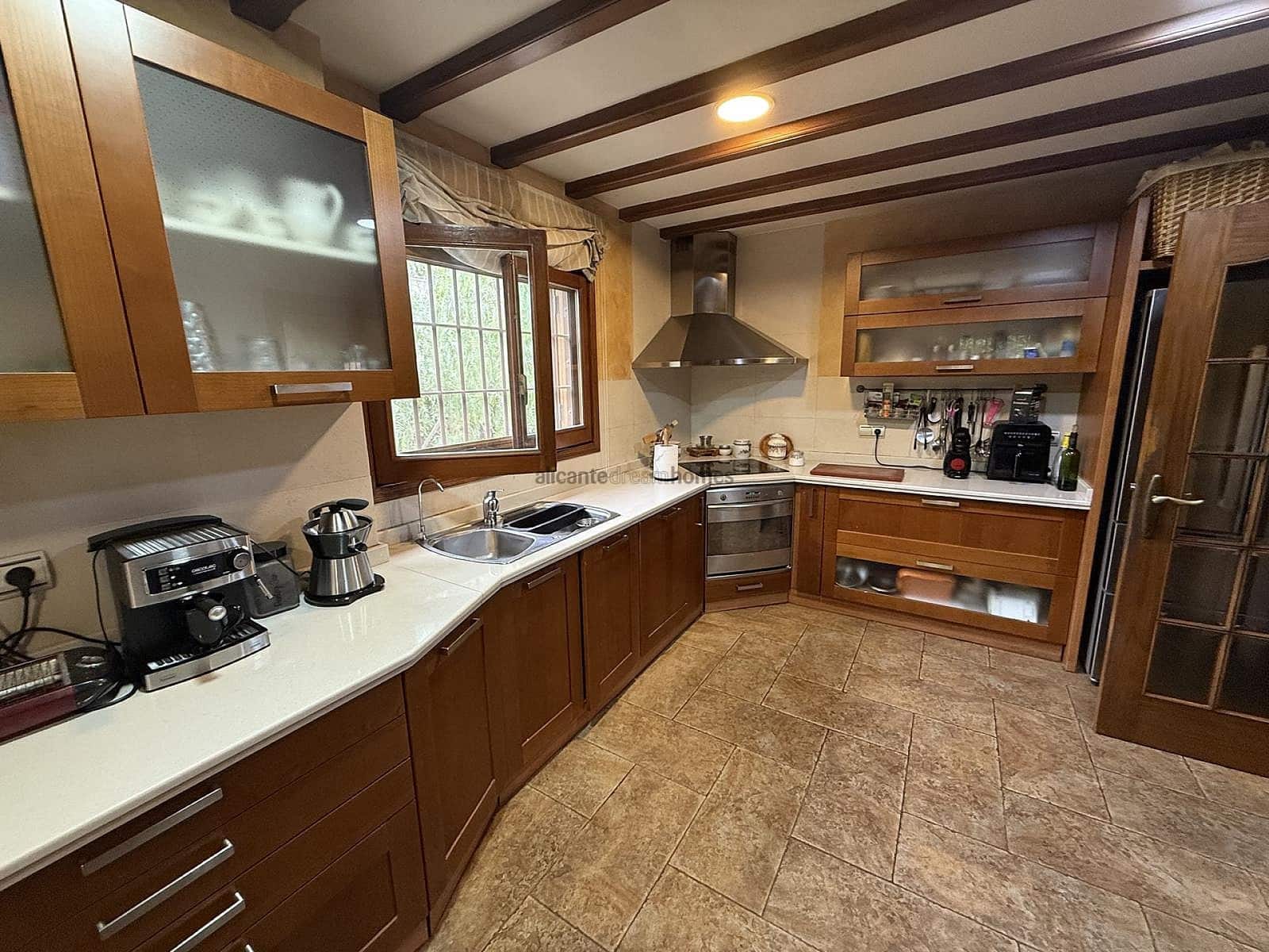 4 chambre Villa/Maison à vendre à Elda avec garage - 385 000 € (Ref: 9231918)