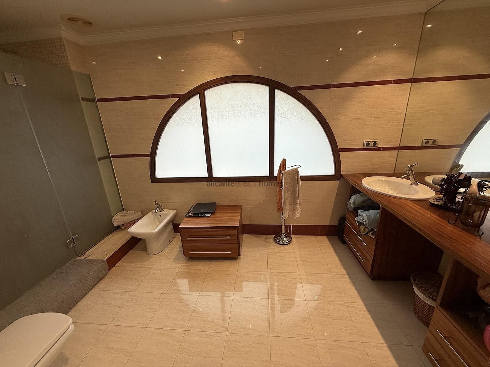 4 chambre Villa/Maison à vendre à Elda avec garage - 385 000 € (Ref: 9231918)